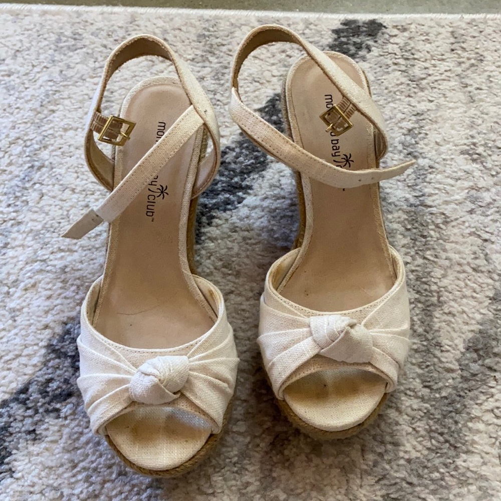 White wedges